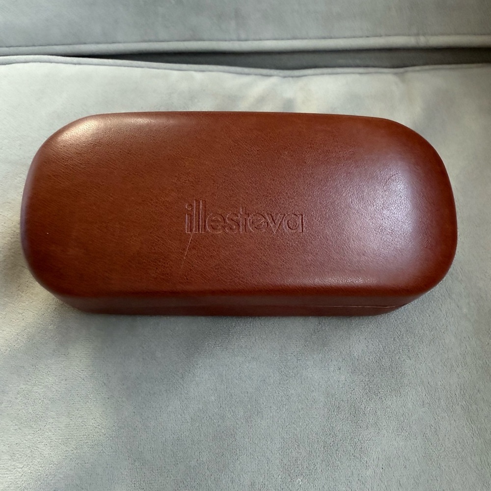Illesteva Tan Glasses Case